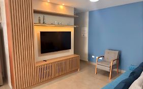 Apartamento Novo com 2 Suítes na Praia das Toninhas